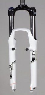 Вилка SR Suntour SF13 XCM P HLO 100 26", белый (1200039) 1200039 фото