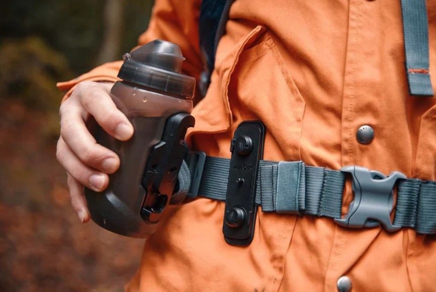 Фляга з конектором та базою FIDLOCK TWIST bottle 590мл., база для кріплення на лямку рюкзака, прозорий/чорний 4251207 403163 фото