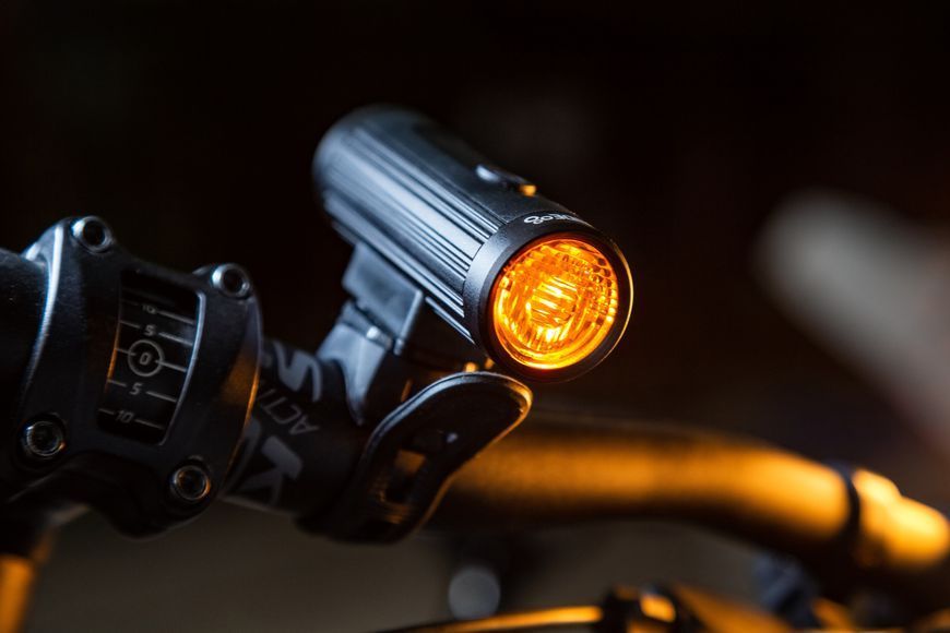 Велосипедная фара ONRIDE Rave (700 lm, 2600 mAh, Micro USB) 6936116102006 фото