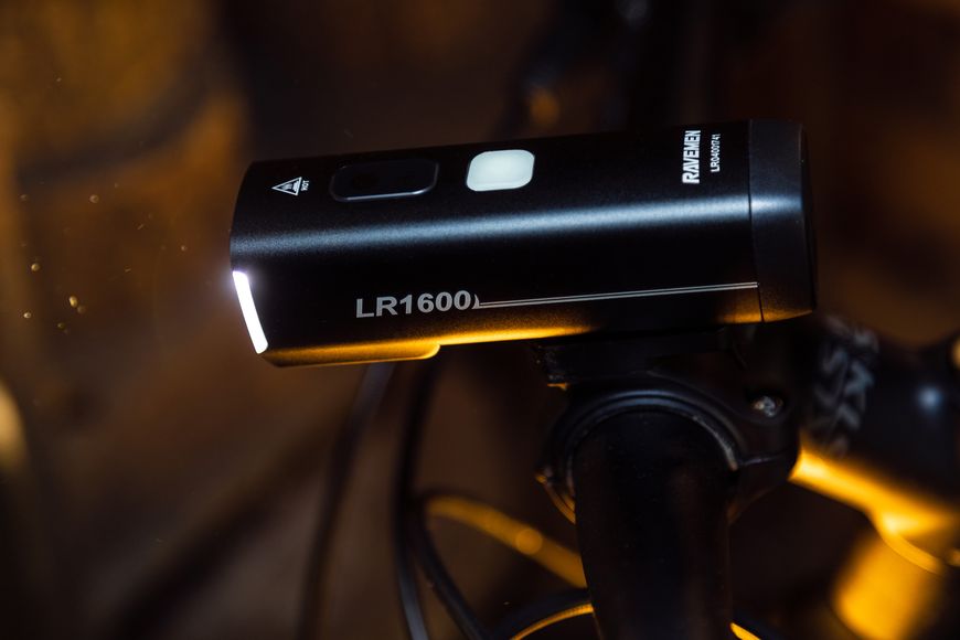 Велосипедная фара Ravemen LR1600 (1600 lm, 4000 mAh), беспроводная кнопка, датчики освещенности и движения 6970232530627 фото
