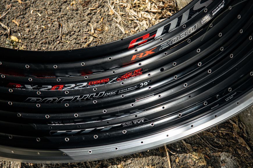 Обід Remerx ROCKY PLUS RX 3027, 27,5, 584x27, 32 отв, FV, пістонований, черный анод., E-Bike, безкам 58431102012101000001 фото