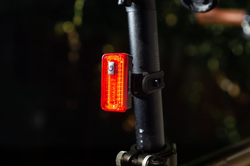 Задний свет ONRIDE Wise (20 lm, 350 mAh, Type-C), с датчиком освещенности 2526116104421 фото