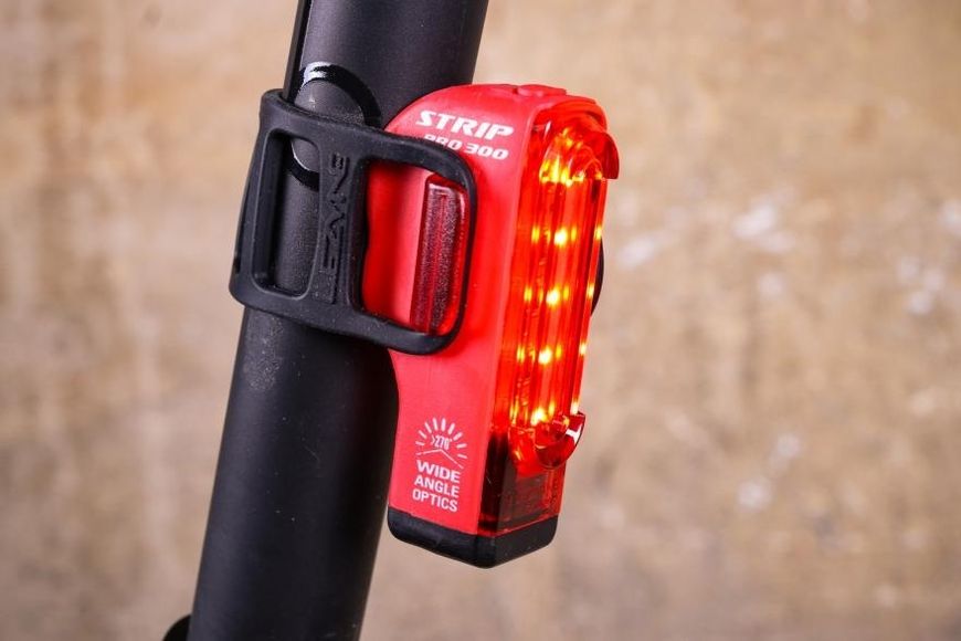 Мигалка задня Lezyne Strip Drive Pro Rear, (300 lumen), червоний Y13 4712806 002084 фото
