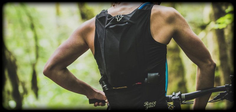 Веломайка жіноча Race Face STASH WOMEN'S TANK stealth M NA556042 фото