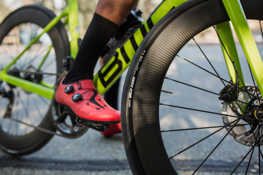 Покришка Maxxis HIGH ROAD 700X25C TPI-170 Carbon Fiber HYPR/K2/ONE70/TR/TANWALL ETB00415800 фото