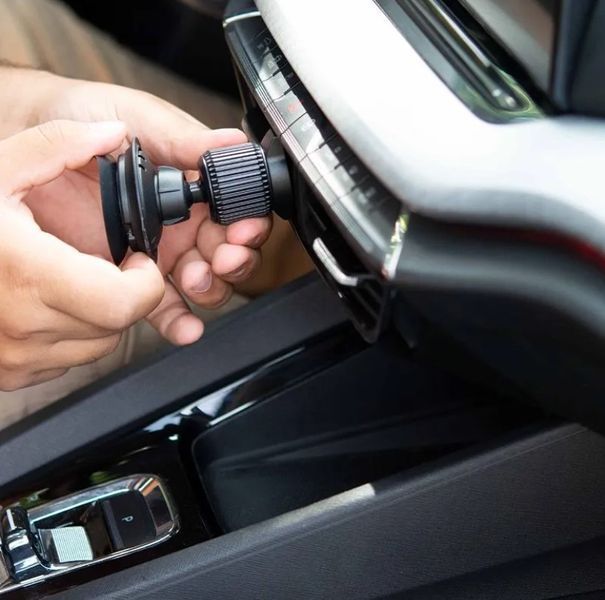Крепление телефона в отверстие кондиционера автомобиля FIDLOCK VACUUM car vent base, черный 4251207 405815 фото