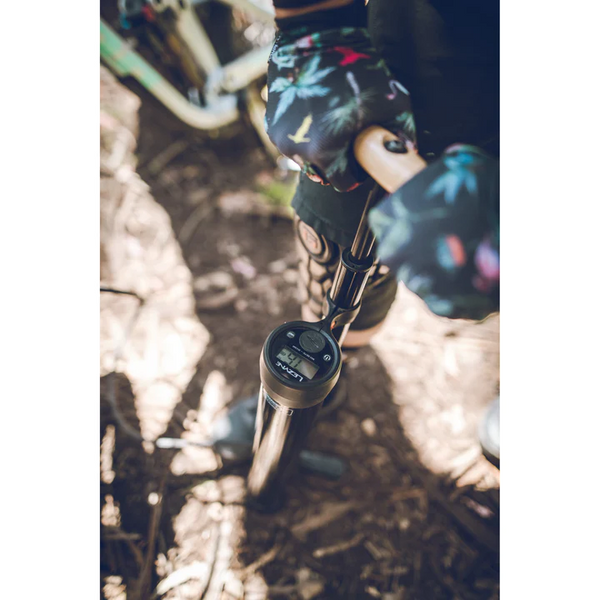 Підлоговий насос Lezyne DIGITAL PRESSURE OVER DRIVE, 220psi, чорний 4712805 991549 фото