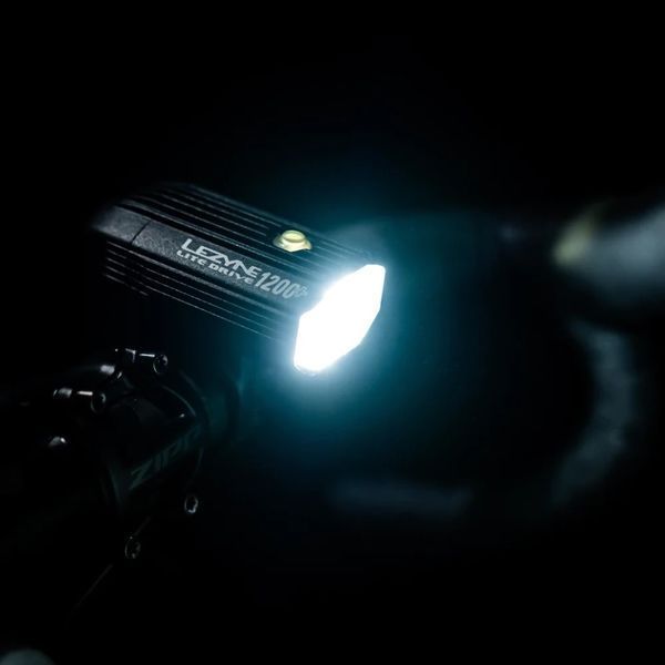 Передний свет Lezyne LITE DRIVE 1200+ FRONT, Matte Black, 1200 люмен 4710582 551598 фото